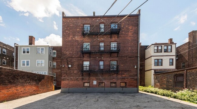 Building Photo - 2673 Euclid Heights Blvd