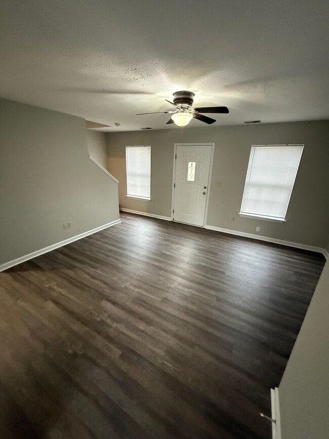 Building Photo - 223 Tanbark Dr