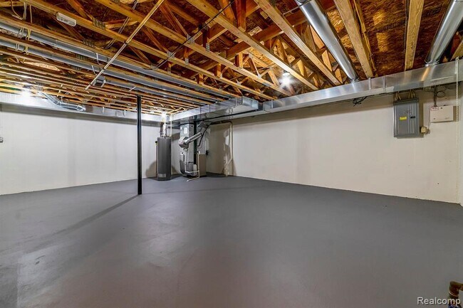 Building Photo - 234 Stonegate E