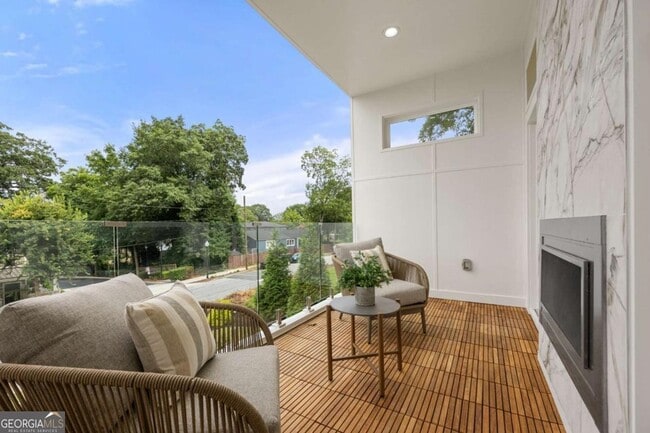 Building Photo - 24 Hutchinson St NE