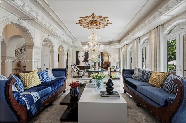 Building Photo - 5801 Pine Tree Dr