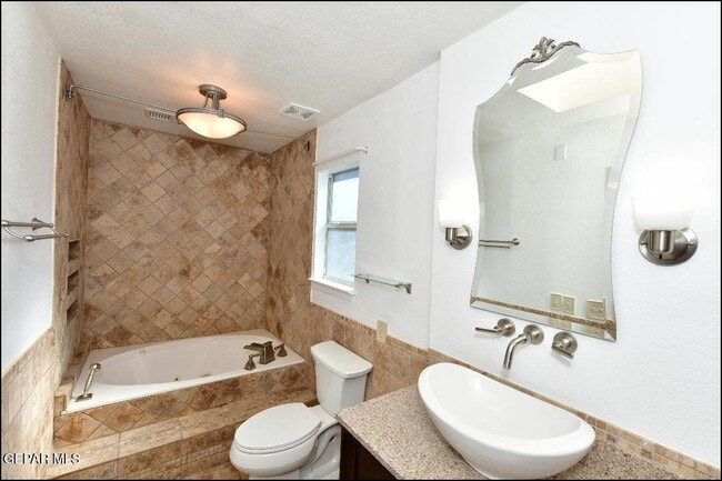 Building Photo - 1603 Villa Del Sol St