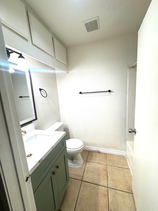 guest room bathroom - 8463 De Soto Ave