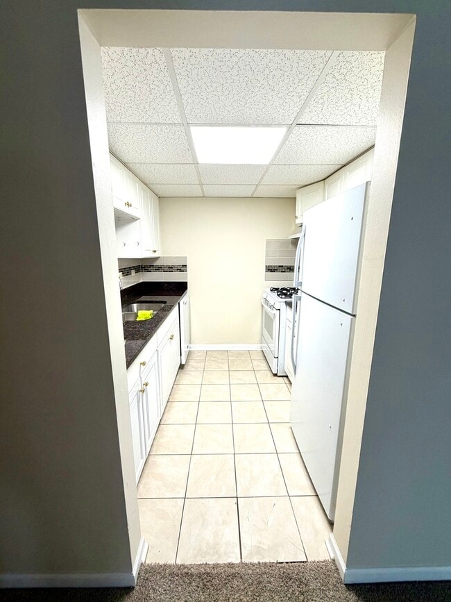 Building Photo - 1133 Royal St George Dr