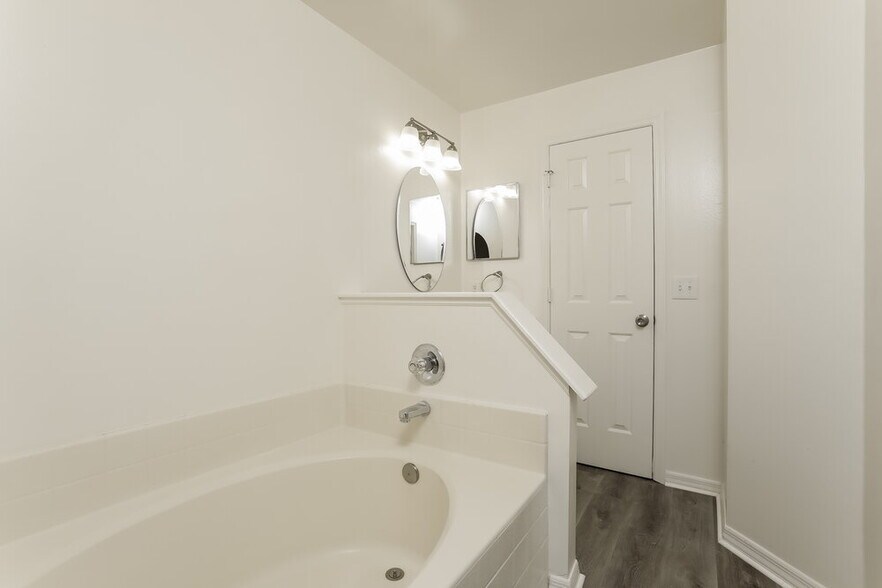 Building Photo - 1614 Sunset View Cir