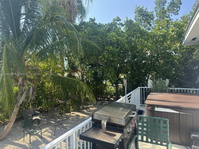 Building Photo - 241 W Seaview Dr