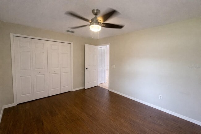 Building Photo - 9313 Palm Tree Dr