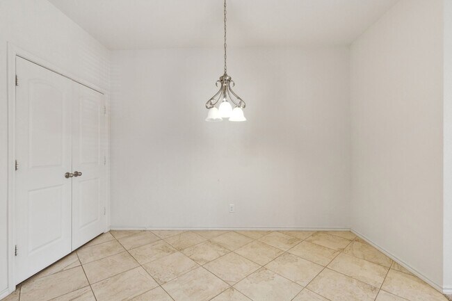Building Photo - 233 Firefly Dr