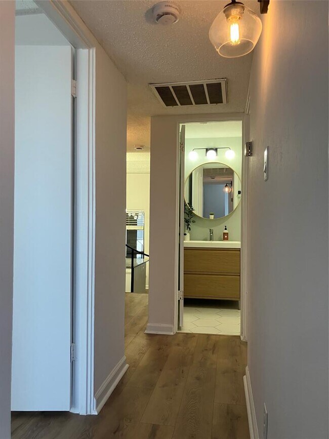 Building Photo - 5914 Lago Vista Way