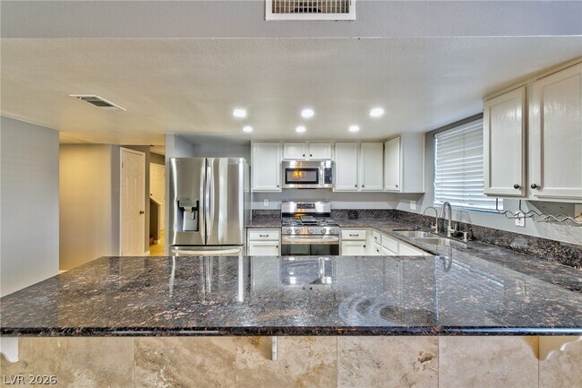 Building Photo - 2078 Waverly Cir