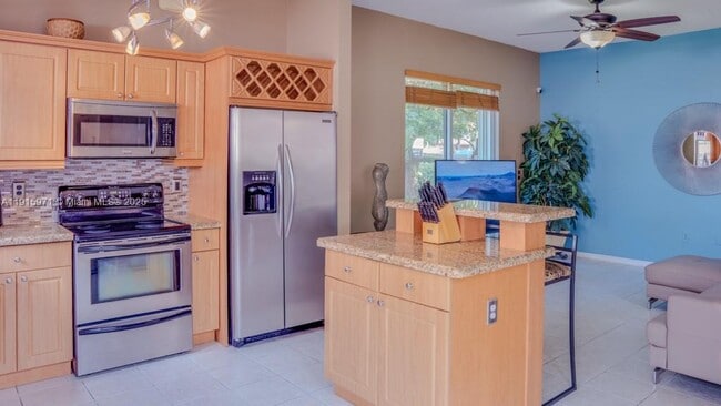 Building Photo - 1701 SE 17th Ave