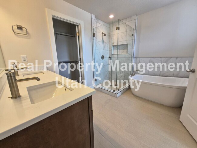 Building Photo - 2172 Cape Fox Way