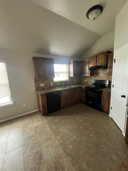 Kitchen - 12828 William Penn Blvd