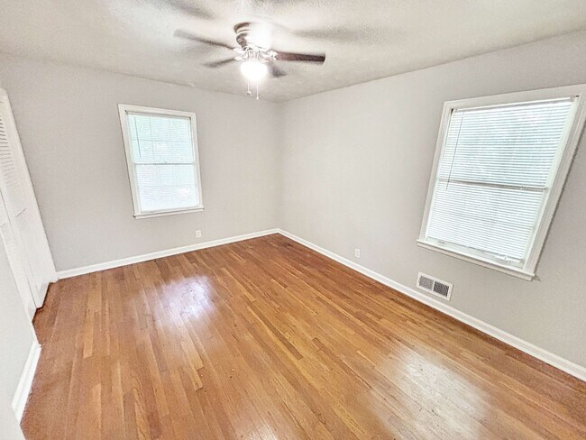 Building Photo - Renovated Brick Ranch w/Basement