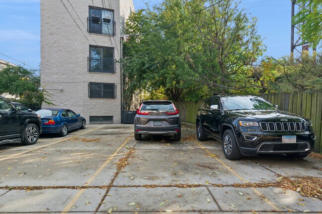 Building Photo - 416 N Ada St