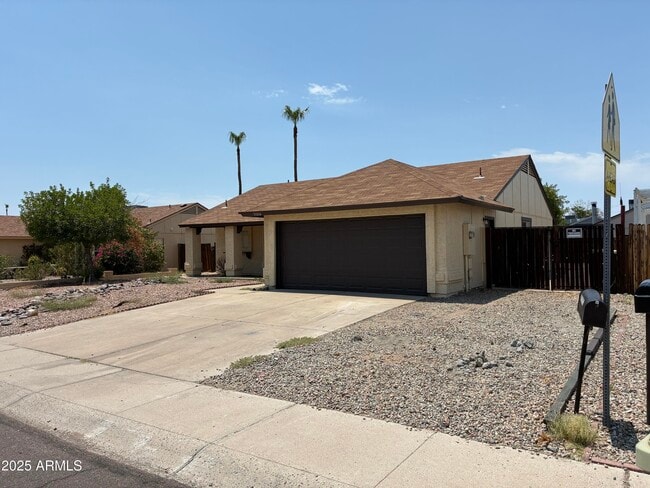Building Photo - 11014 N 65th Ave