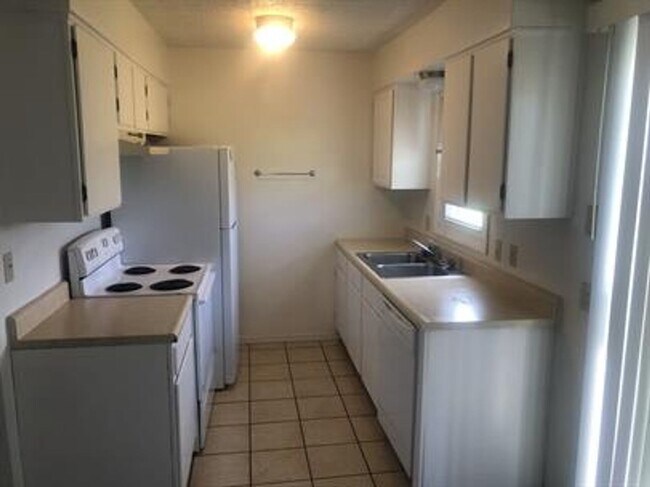 Building Photo - 500 Curry Ln