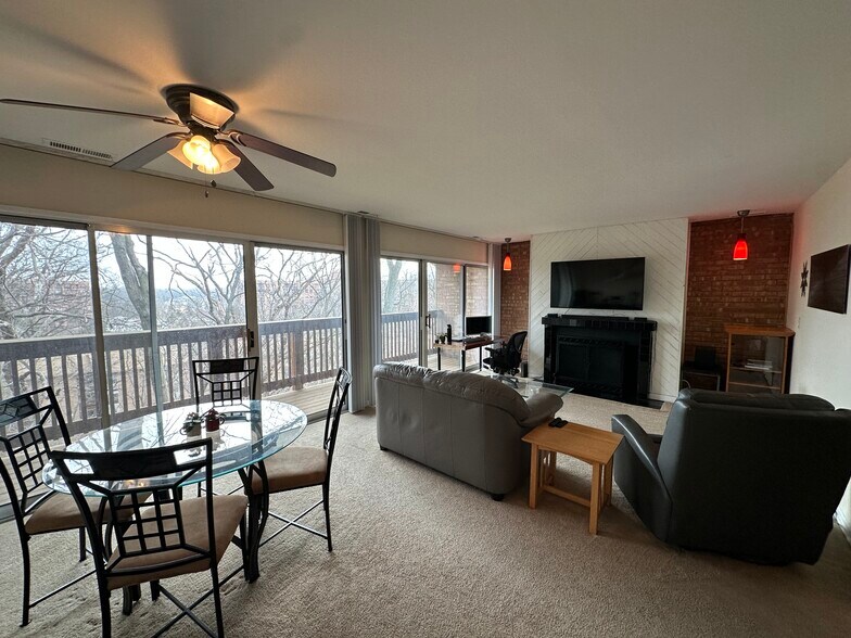 Building Photo - 5821 Oakwood Dr