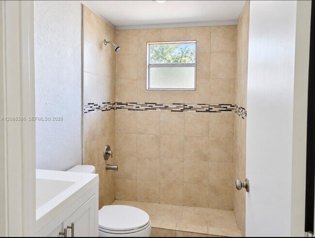 Building Photo - 4829 NW 9th Dr