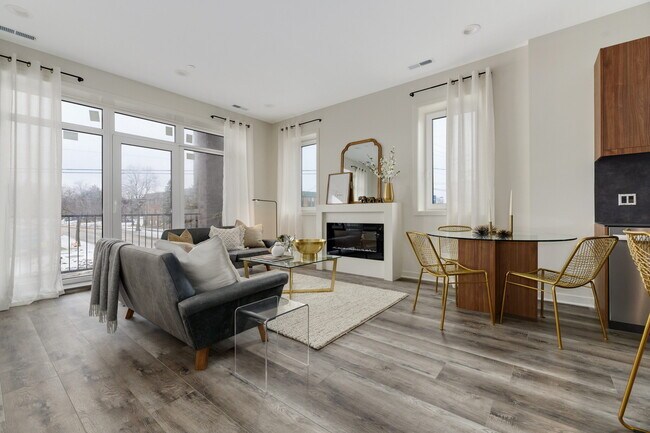 Building Photo - 740 E Irving Park Rd