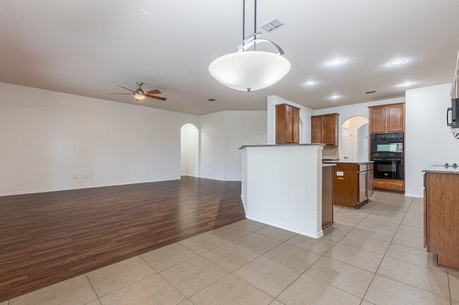Building Photo - 7651 Mission Ledge