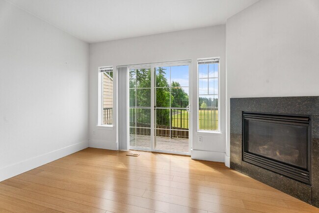 Building Photo - Spacious 3-Level Townhome for Rent in Prime Location