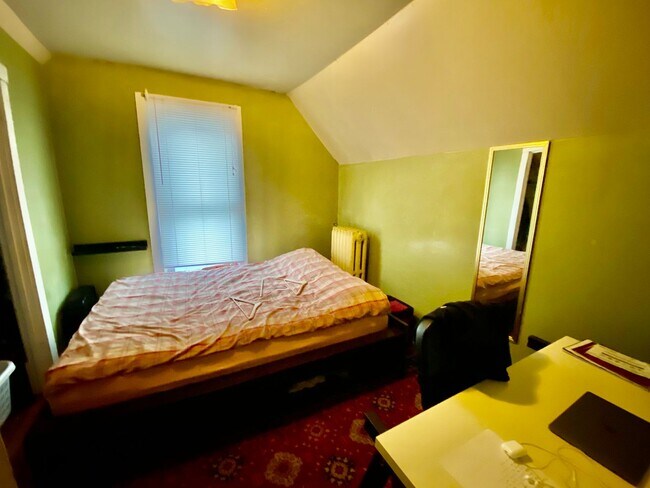 Building Photo - SPACIOUS 4BD House near U of M & Dinky Tow...