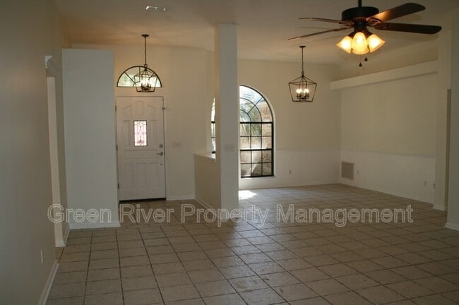 Building Photo - 6106 Pine Ave