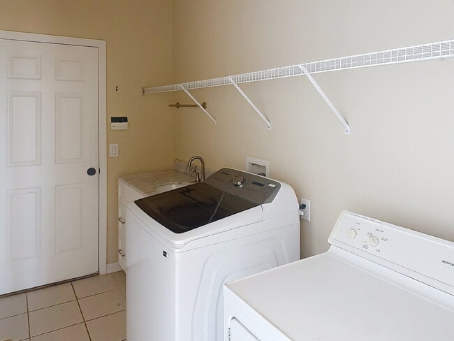 Building Photo - 2500 Trapside Ct