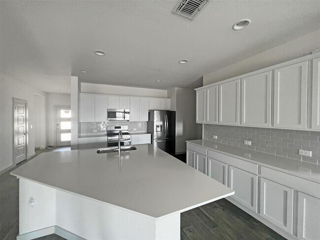 Building Photo - 4609 Tully Dr