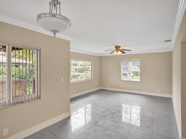 Building Photo - 920 SW 28th St