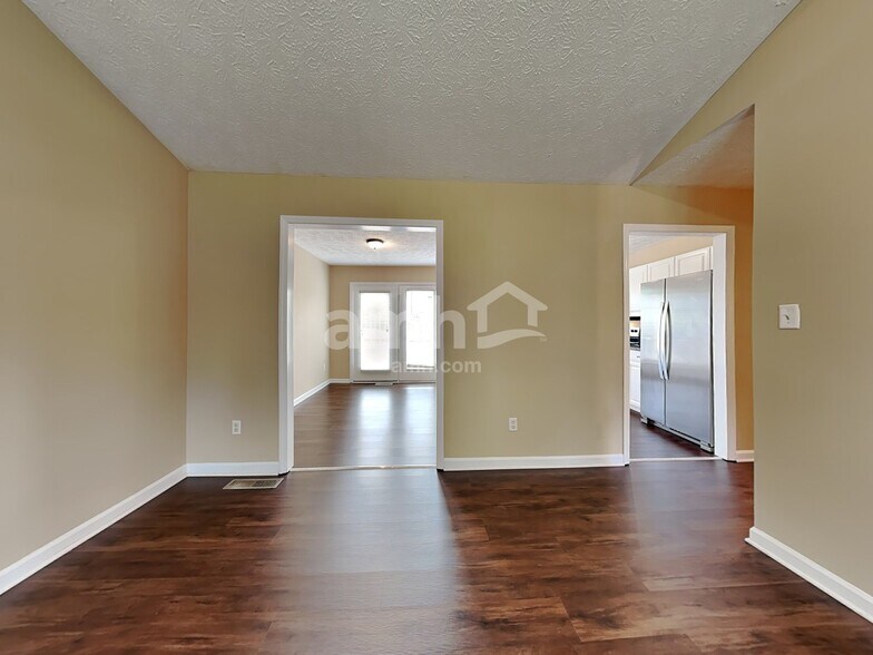 Building Photo - 541 Clyde Dr