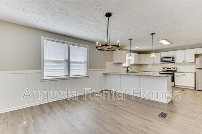Building Photo - 3210 York Dr