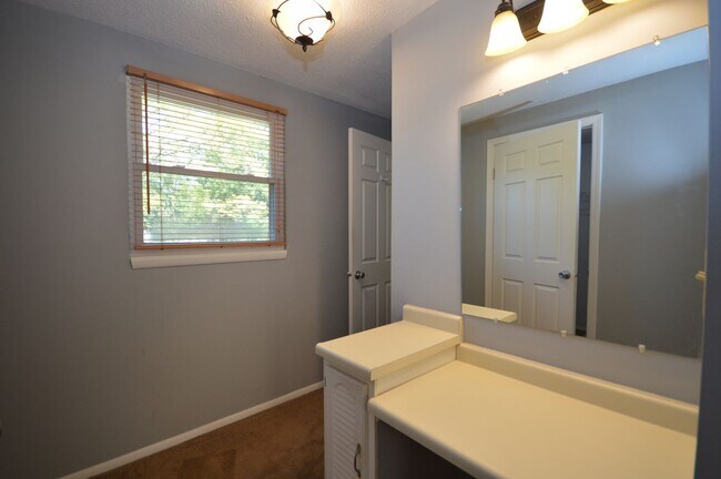 Building Photo - 104 Smokehouse Ln