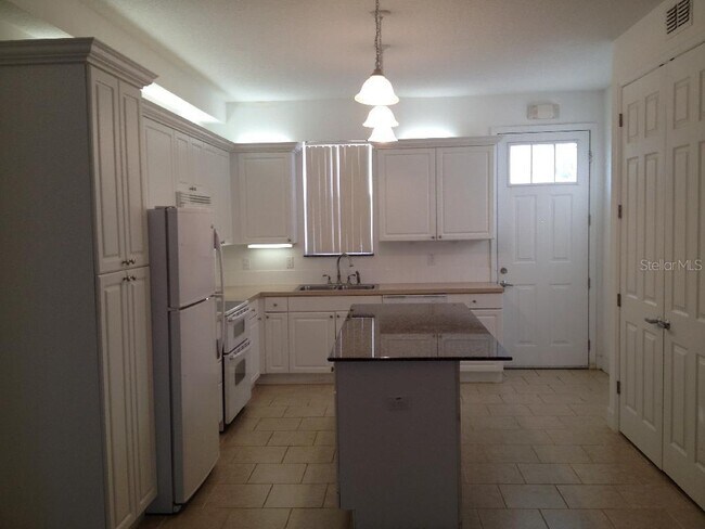 Building Photo - 605 Elmhurst Ct