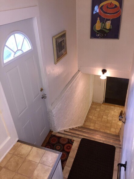 Side entry door off of driveway and stairs leading down to bathroom and bonus room - 812 Florence Ave