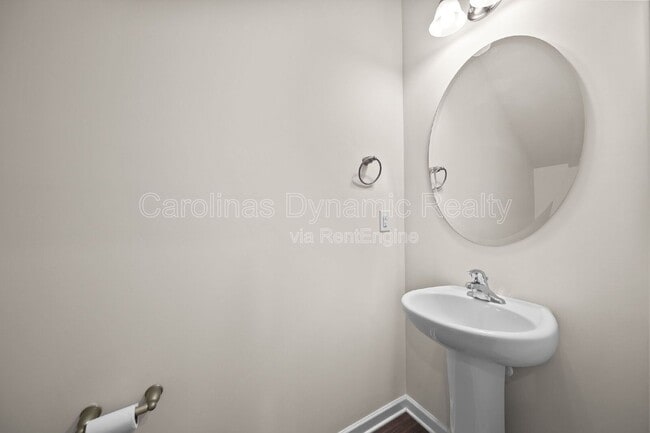 Building Photo - 711 Lackey St