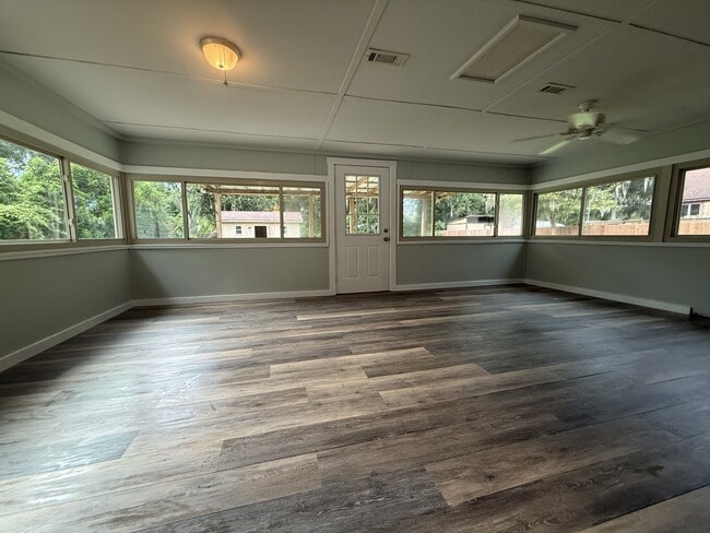 Building Photo - 2803 Smilax Ave