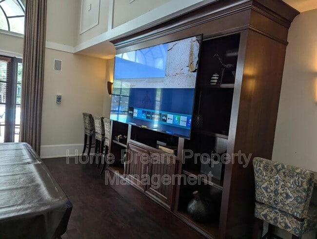 Building Photo - 2465 Army Navy Dr