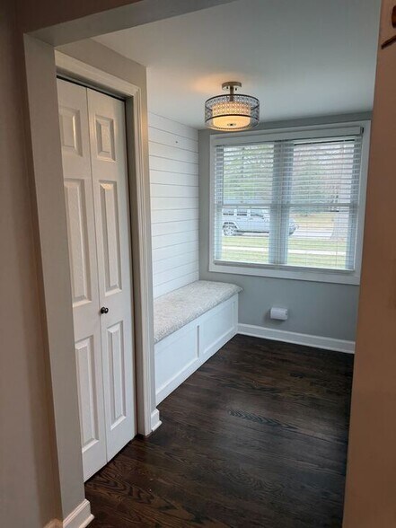 Building Photo - 2802 Dove St