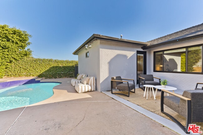 Building Photo - 9125 David Ave