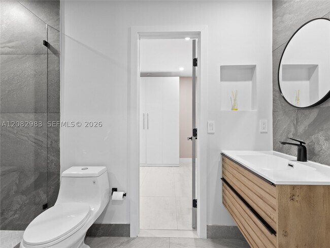Building Photo - 421 S 56th Terrace