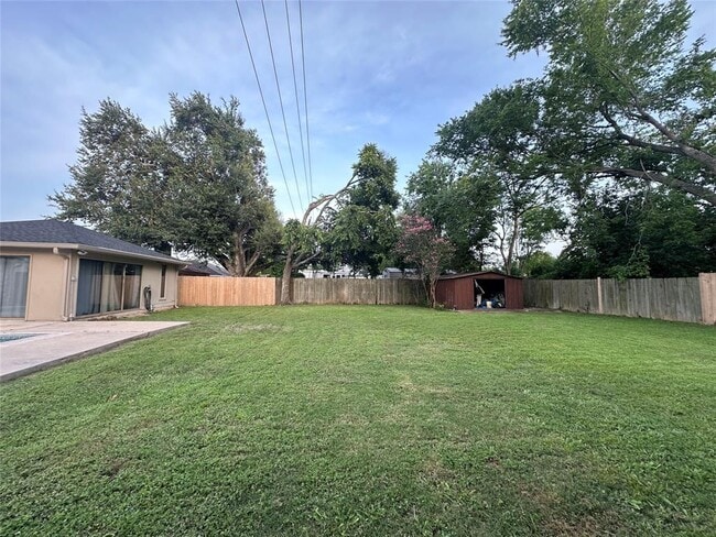 Building Photo - 12139 Huntington Park Dr