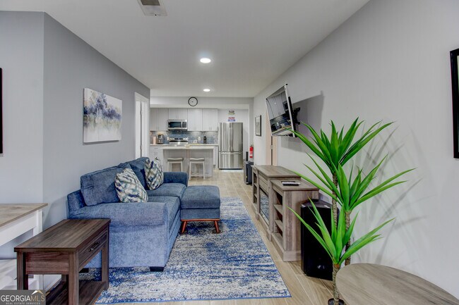 Building Photo - 4915 Lake Forest Dr SE