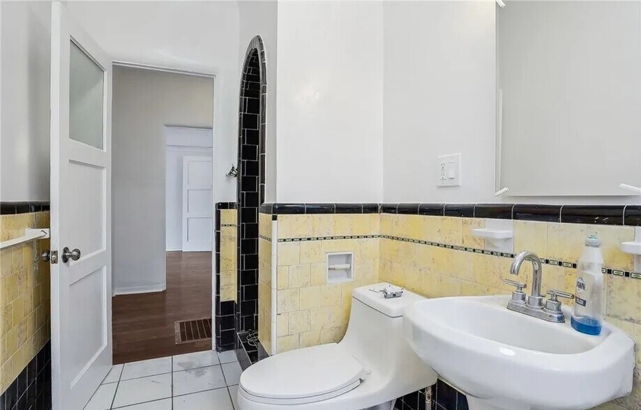 Building Photo - 4237 Garthwaite Ave