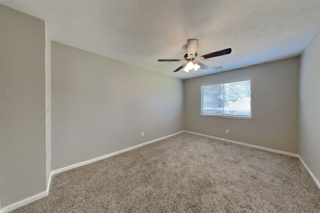 Building Photo - 16935 Valley Palms Dr