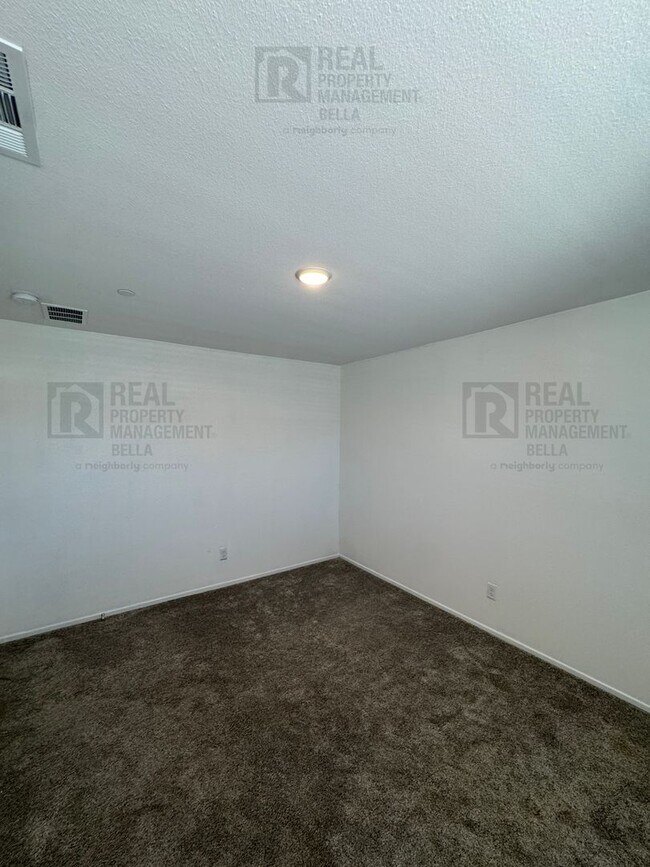 Building Photo - 2807 Moonshimmer St