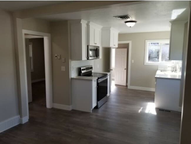 Building Photo - Lovely 2 Bed/2 Bath Home