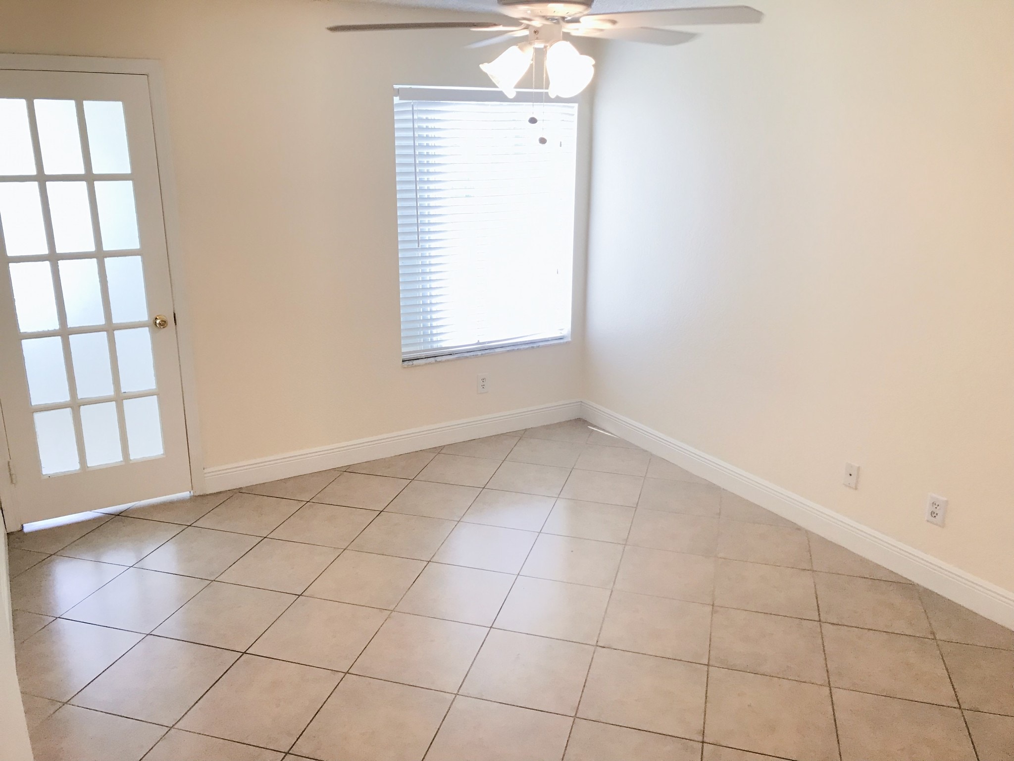 Bedroom with two entrances - 437 Vista Isles Dr