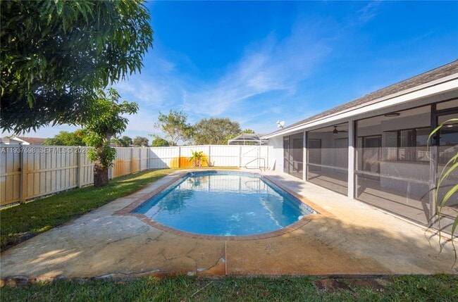 Building Photo - 5402 NW Emblem St